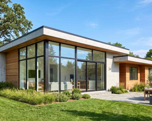 Casă cu geamuri mari și folie de protecție solară exterior Reflectiv SOL IR 50X